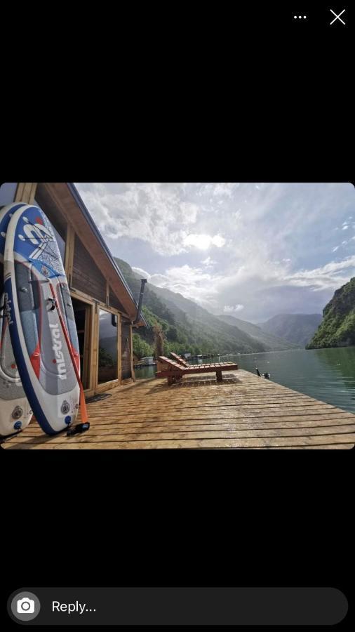 Lake House Perucac Rastiste Exterior photo
